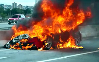 Illustration for article titled welp. ferrari is tanking. (pics of rekt fezzas after the jump.)